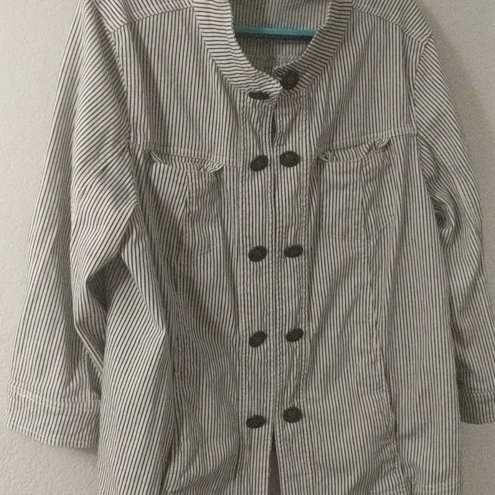 Black and white striped jacket 14/16